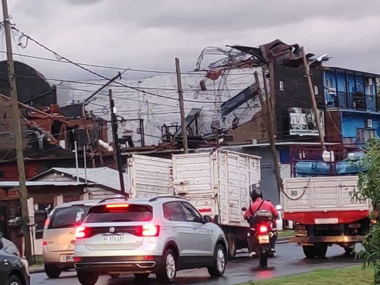 Claypole: se volaron el techo y las paredes de un gimnasio