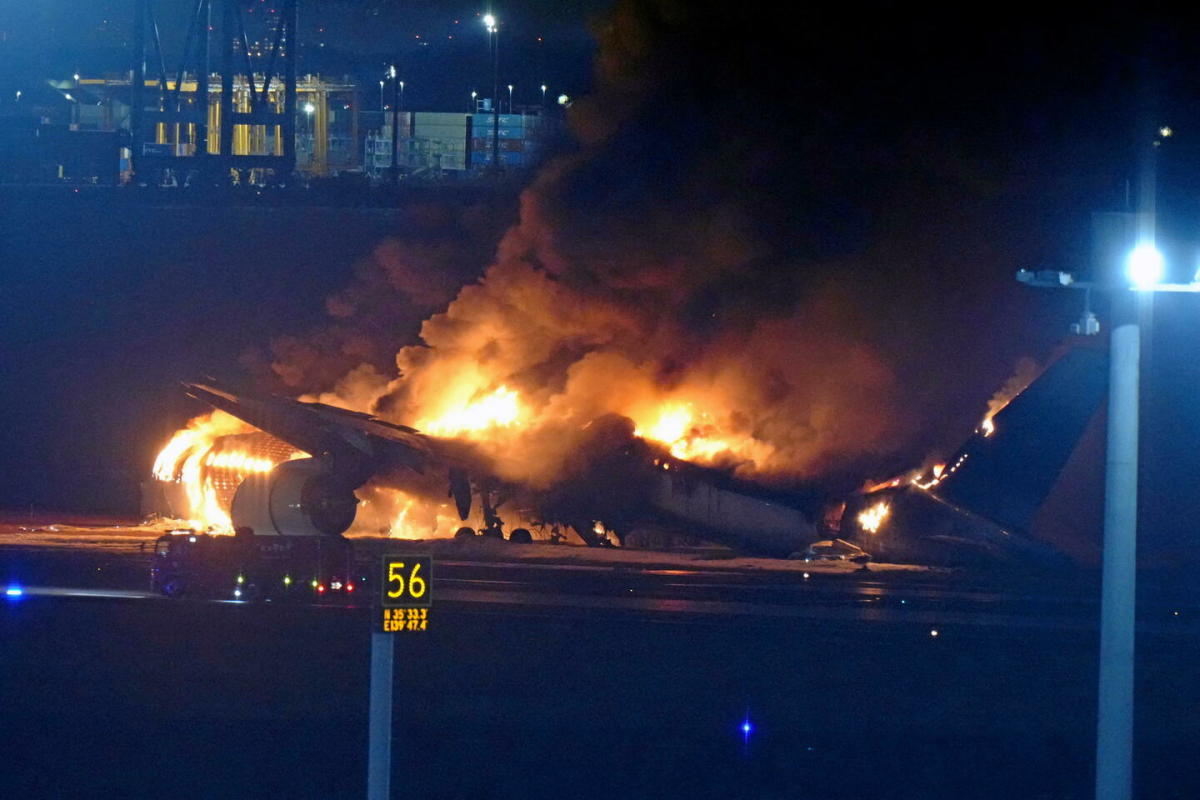 Japon : cinq morts dans la collision de deux avions à l'aéroport de  Tokyo-Haneda