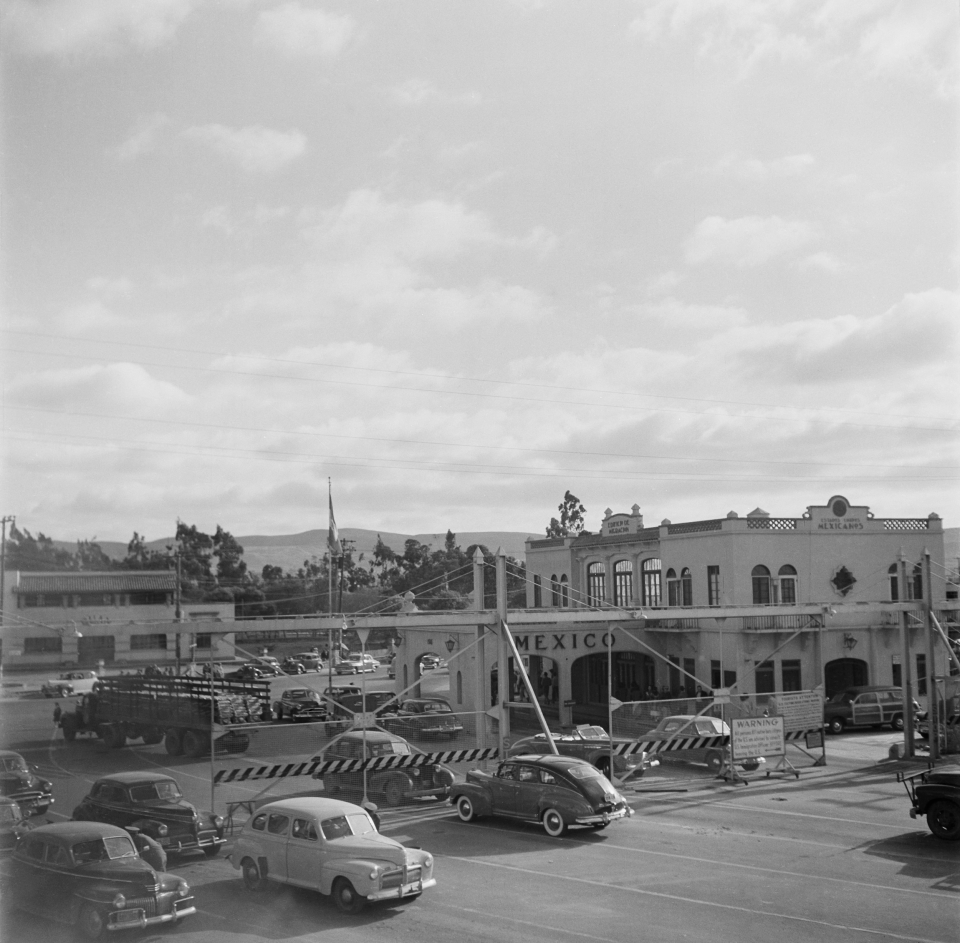 Cars parked at the Tijuana and San Diego border crossing in Calexico, Calif., in 1950. (Earl Leaf / Michael Ochs Archives/Getty Images)