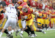 LOS ANGELES, CA - NOVEMBER 12: Running back Marc Tyler #26 of the USC Trojans carries the ball on a 24 yard run down to the one yard line to set up a touchdown in the first quarter agaisnt the Washington Huskies at the Los Angeles Memorial Coliseum on November 12, 2011 in Los Angeles, California. (Photo by Stephen Dunn/Getty Images)