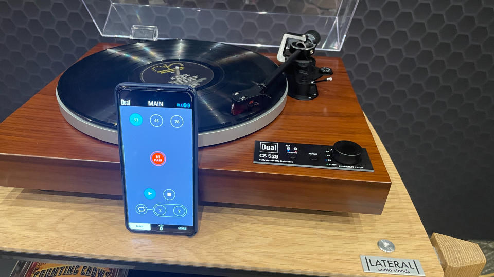 Dual CS 529 BT turntable with app control on smartphone