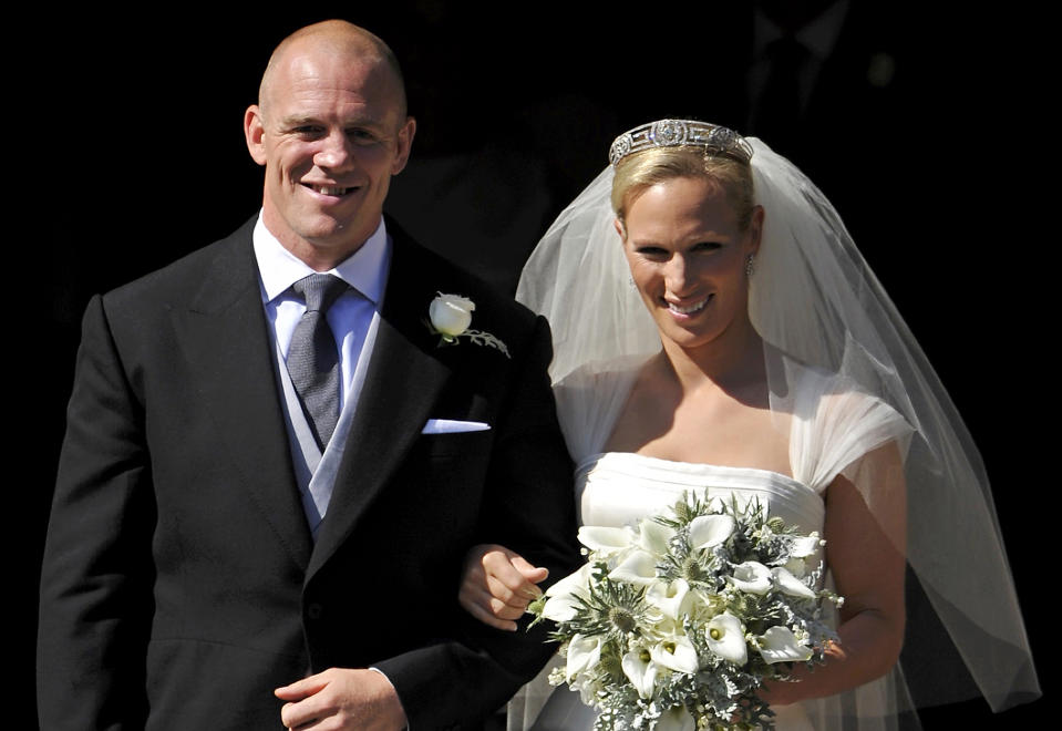 England rugby player Mike Tindall (L) and his new bride Britain's Zara Phillips, granddaughter of Queen Elizabeth II, pose for pictures after their wedding ceremony at Canongate Kirk in Edinburgh, Scotland, on July 30, 2011. AFP PHOTO / DYLAN MARTINEZ/POOL (Photo credit should read DYLAN MARTINEZ/AFP via Getty Images)