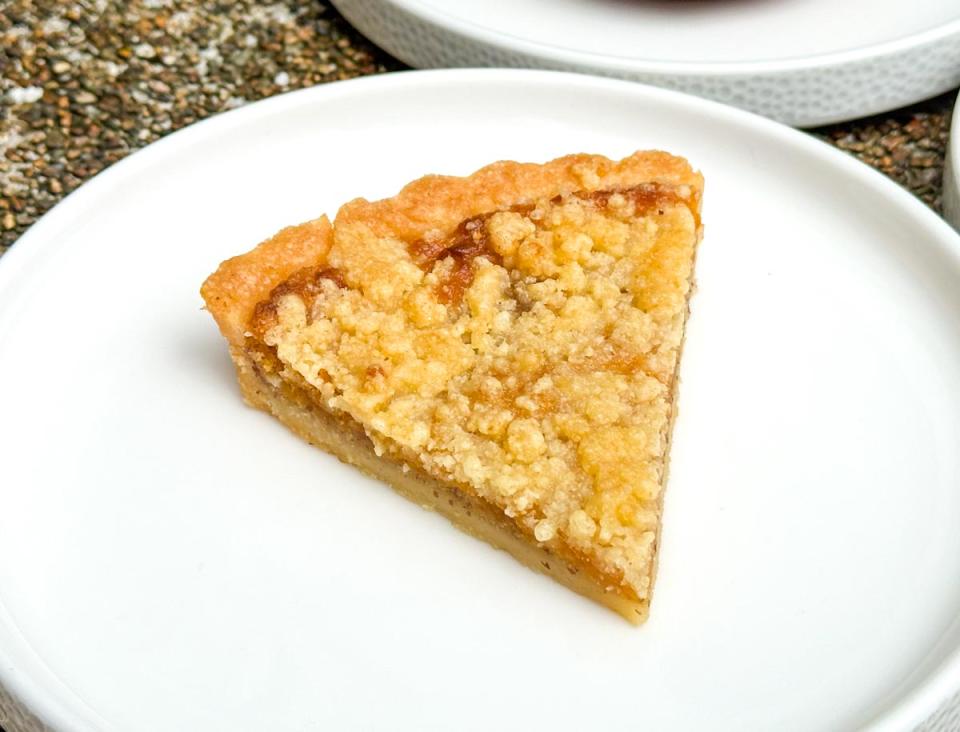 fore coffee - cempedak crumble tart