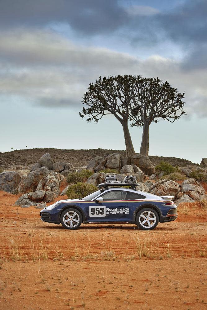 911 Dakar 底盤離地高度，較搭載跑車化懸吊的 911 Carrera 增加 50 mm。