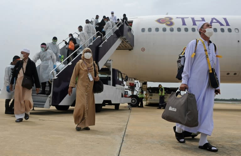 This picture taken on October 1, 2015 shows Thai Muslims disembarking from a plane upon their return from the Hajj pilgrimage in Mecca at Narathiwat airport, southern Thailand