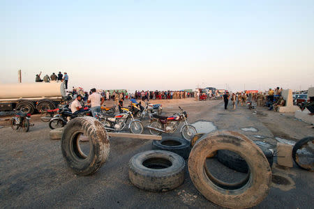 Protesters block the road to Iraq's Umm Qasr port, south of Basra, Iraq July 13, 2018. REUTERS/Essam al-Sudani