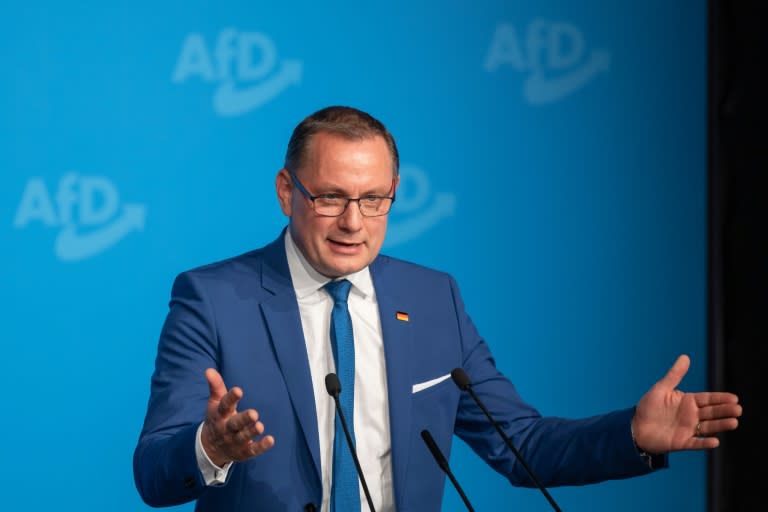 Im Zusammenhang mit den Vorwürfen der Bestechlichkeit und Spionage gegen Politiker der AfD hat Parteichef Chrupalla ein entschlossenes Vorgehen angekündigt. "Wir werden darauf achten, dass Meinungen und Positionen in der AfD niemals käuflich sein werden", sagte er. (SILAS STEIN)