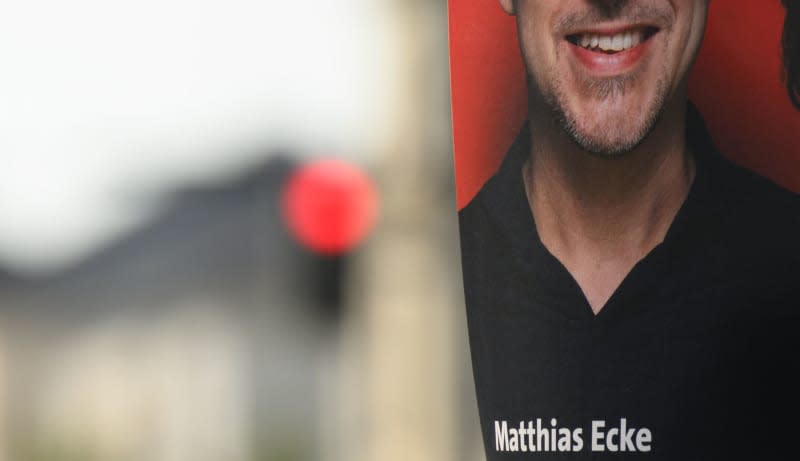 An election poster for Matthias Ecke, the Saxon SPD's leading candidate in the European elections, hangs on a lamppost on Schandauer Strasse in the Striesen district of Dresden. Robert Michael/dpa