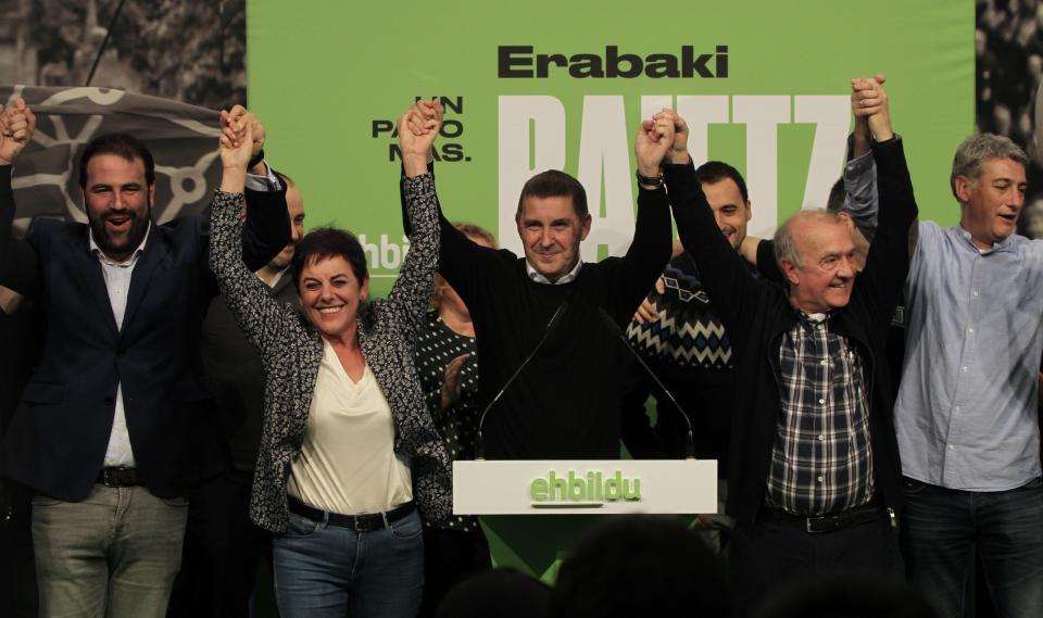 Después de quedarse muy cerca en abril, Bildu tendrá por primera vez grupo parlamentario propio en el Congreso. La formación abertzale, que concurría con Mertxe Aizpurua como candidata, ha conseguido cinco diputados, cuatro de ellos en el País Vasco, donde ha sido la tercera fuerza, y otro en Navarra. (Foto: Nagore Iraola / Europa Press / Getty Images).