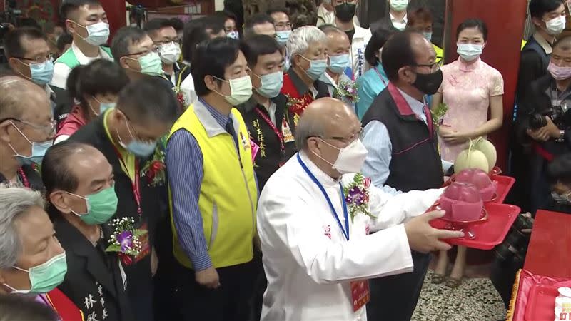 副總統賴清德也於登轎前向白沙屯媽祖請安祈福。（圖／寶島神很大）