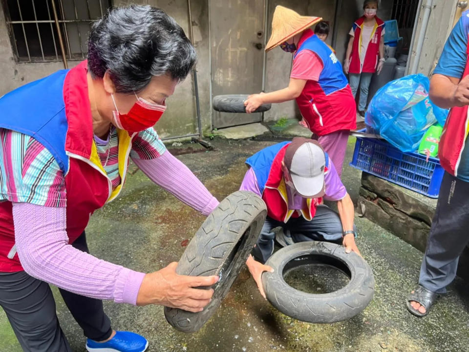 <strong>衛生局提醒，市民朋友應持續巡視家戶內外是否有潛在孳生源並澈底清除。（圖／新北市衛生局提供）</strong>