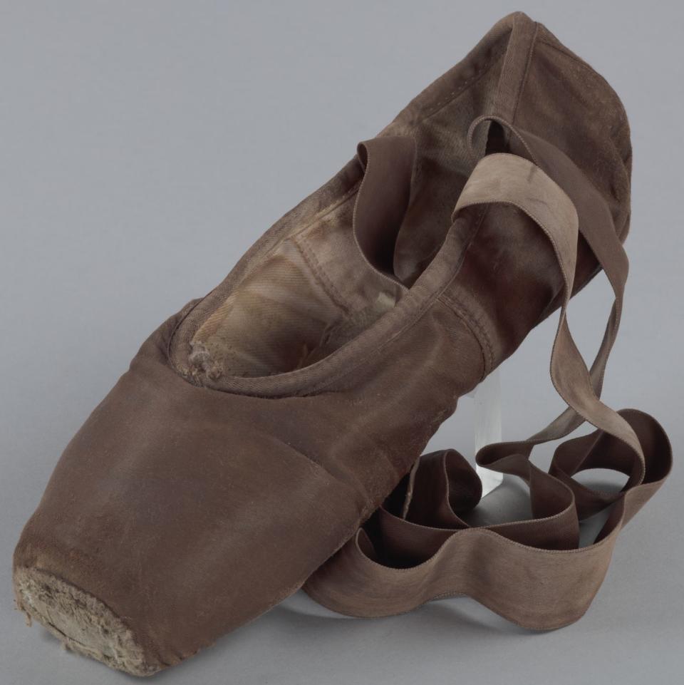 toe shoe and tights worn by ingrid silva of dance theatre of harlem