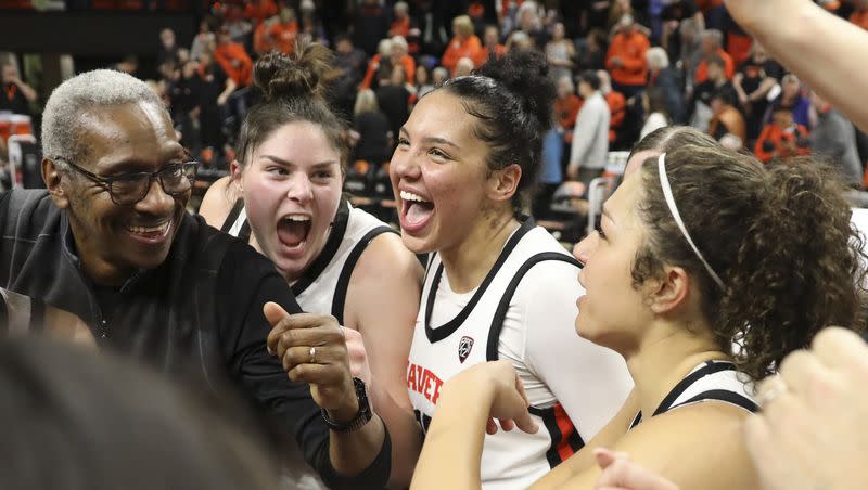 Oregon State’s Raegan Beers, Timea Gardiner, and Talia von Oelhoffen, from left, celebrate the team’s 68-62 win over Colorado with team director of player personnel Eric Ely, left, following an NCAA college basketball game Friday, Jan. 26, 2024, in Corvallis, Ore. 