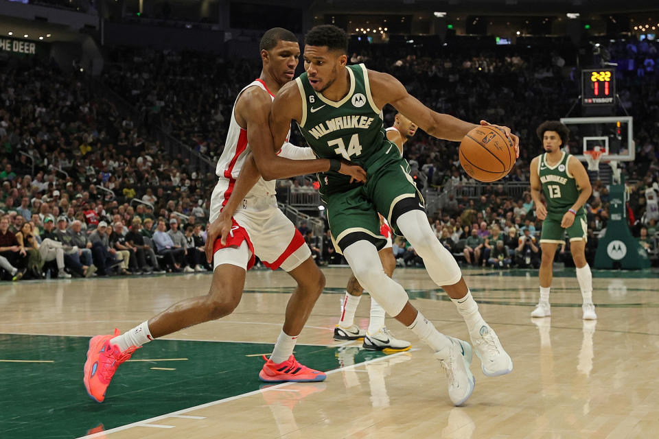 ​​Giannis Antetokounmpo輾壓火箭禁區。 (Photo by Stacy Revere/Getty Images)