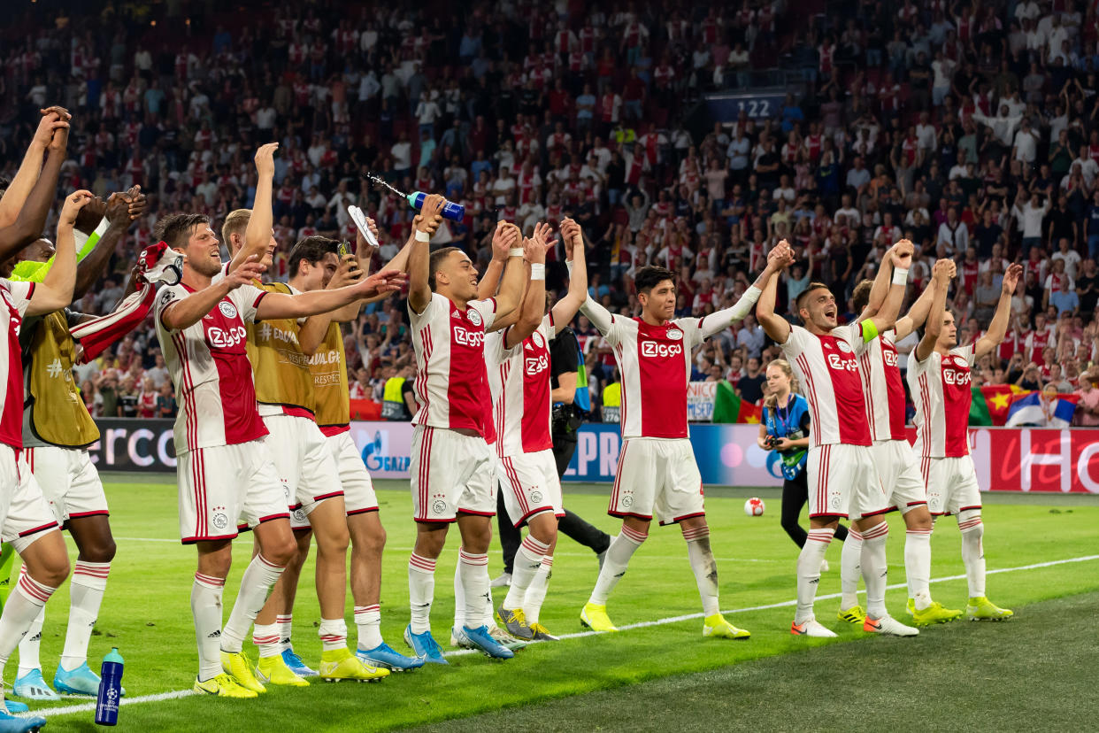 AMSTERDAM, NETHERLANDS - AUGUST 28:the player´s of Ajax celebrate after winning during the UEFA Champions League Play Off match between Apoel Nicosia and Ajax at Johan Cruyff Arena on August 28, 2019 in Amsterdam, Netherlands. (Photo by TF-Images/Getty Images)