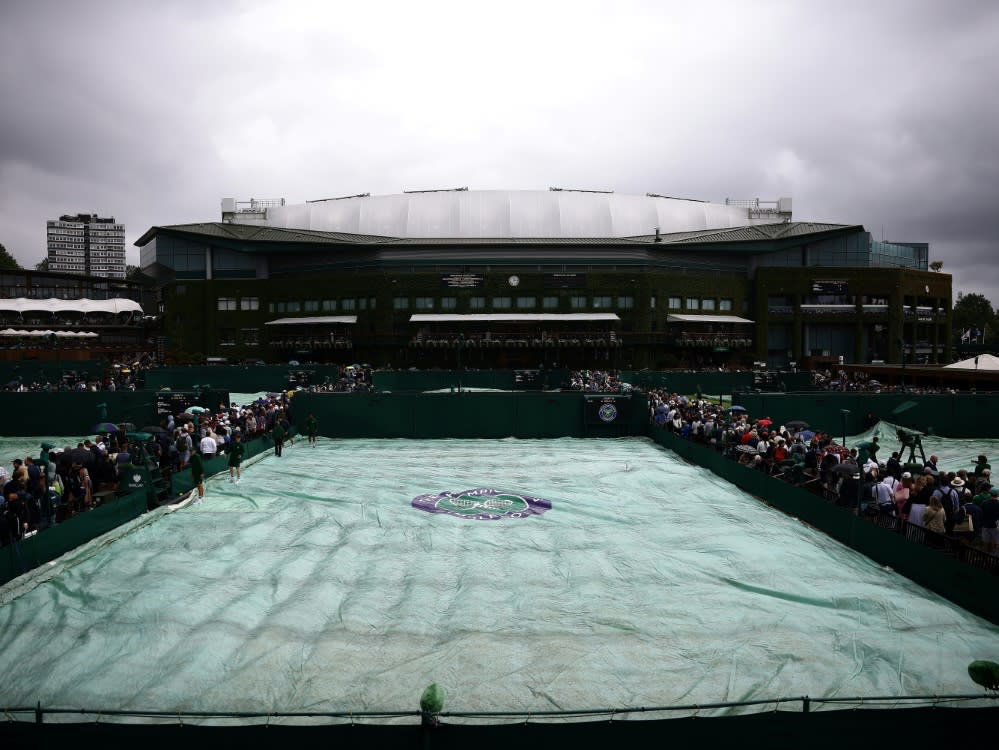 Regen sorgte am Dienstag für eine Spielunterbrechung in Wimbledon (HENRY NICHOLLS)