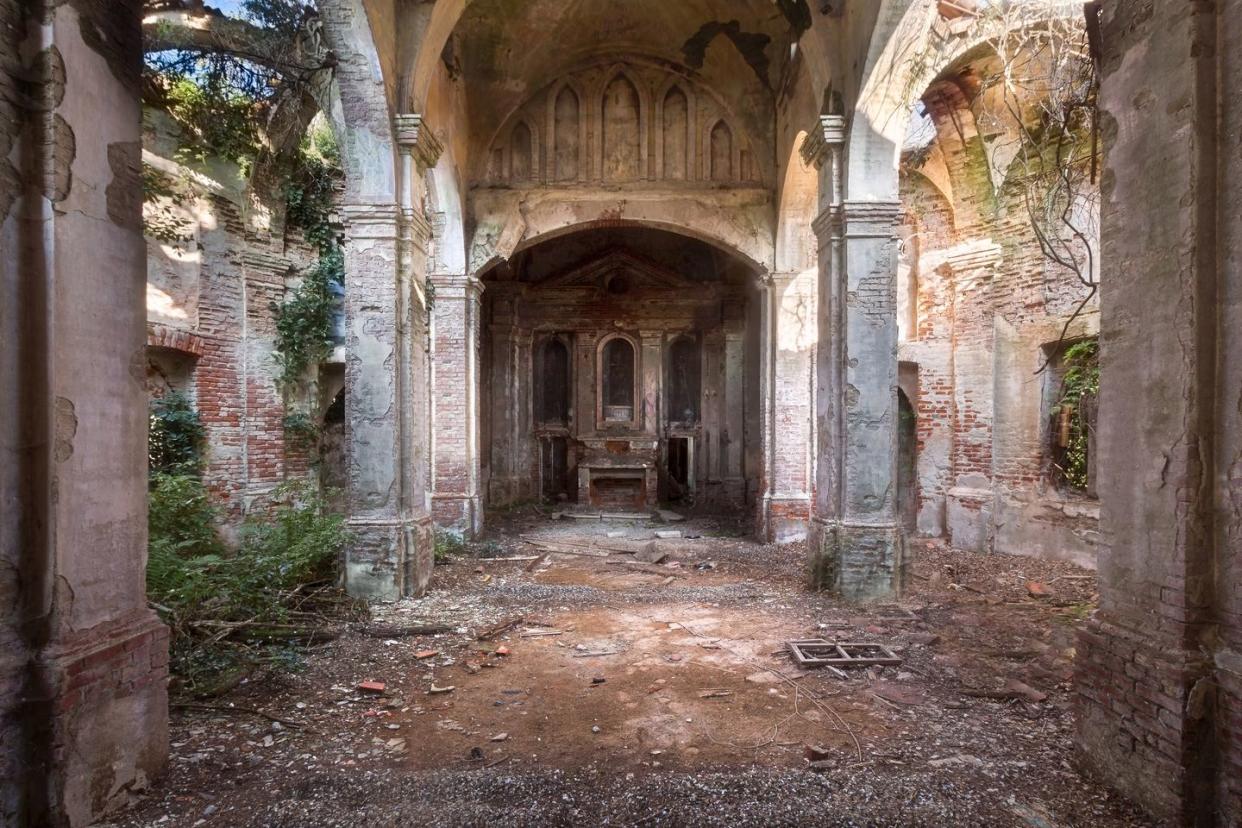 abandoned churches italy