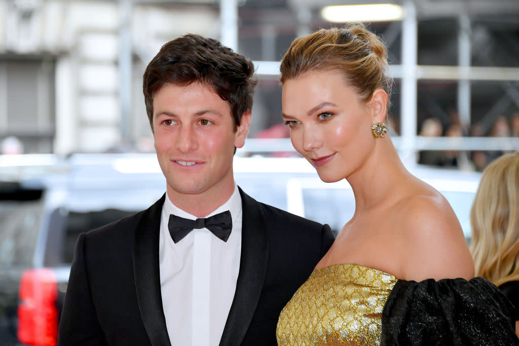 Karlie Kloss is surviving coronavirus lockdown boredom by becoming a rookie hairdresser, pictured here at the 2019 Met Gala. (Getty Images)