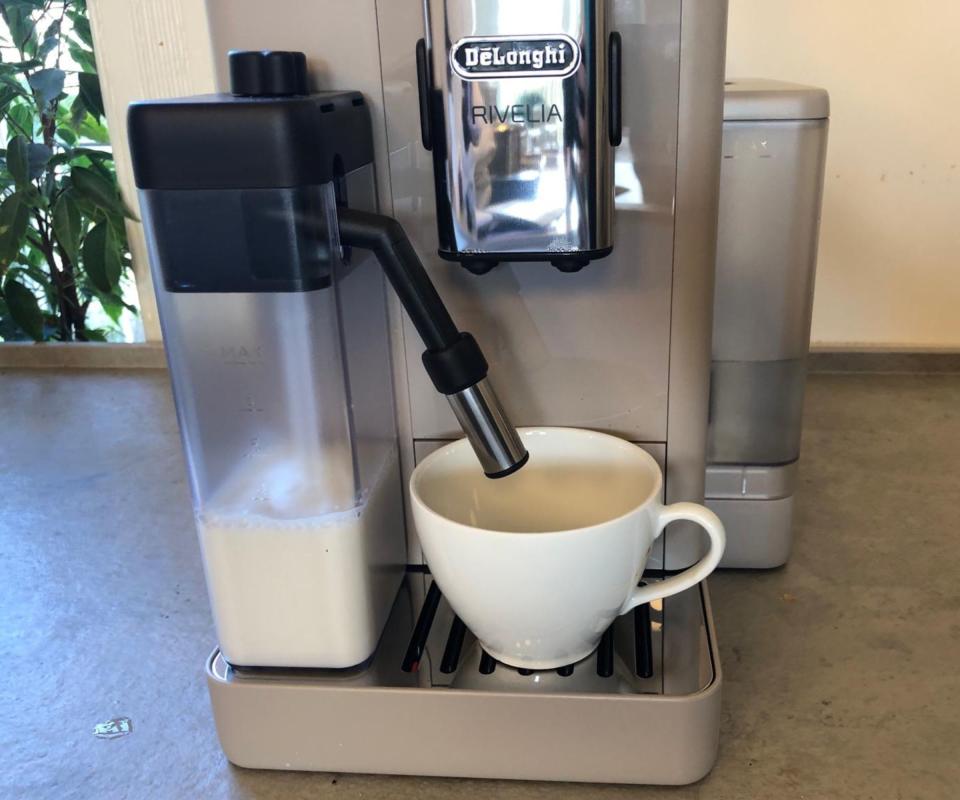 De'Longhi Rivelia cappuccino