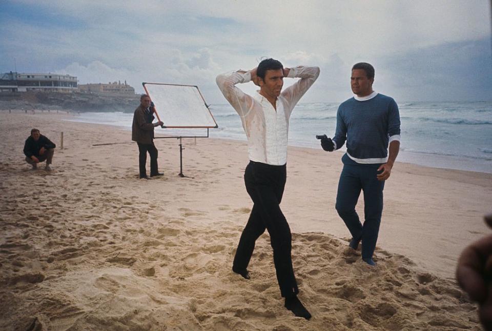 95 Incredible Behind-The-Scenes Photos That Take You Onto the Set of the James Bond Movies