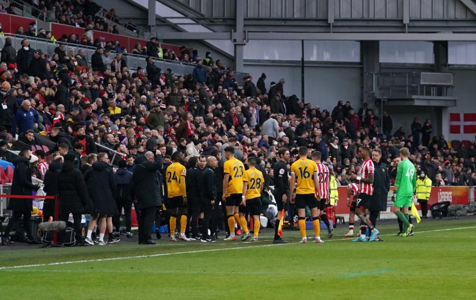 Brentford and Wolves players leave the pitch after a drone was spotted flying over the stadium (Nick Potts/PA) (PA Wire)