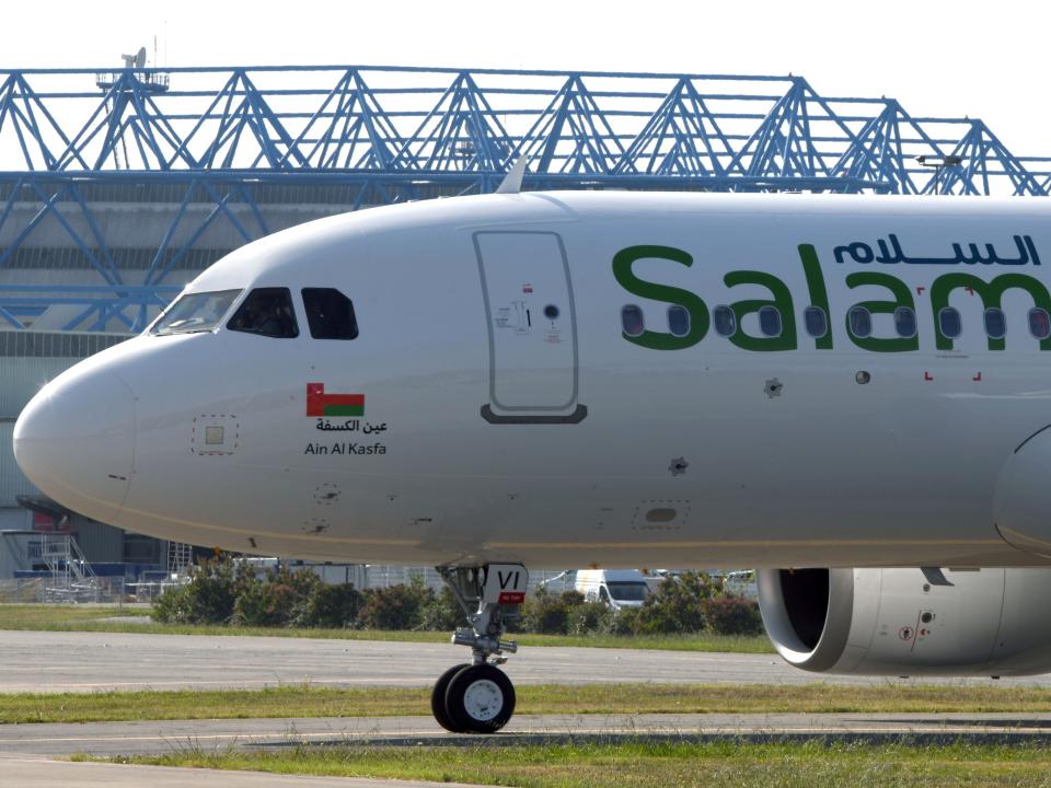 SalamAir Airbus A320