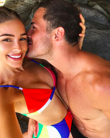 <p>The model is simply beaming in this cuddly bikini snap with her football beau, Danny Amendola.<br> (Photo: <a rel="nofollow noopener" href="https://www.instagram.com/p/BYMEyk2gzP_/?taken-by=oliviaculpo" target="_blank" data-ylk="slk:Olivia Culpo vis Instagram;elm:context_link;itc:0;sec:content-canvas" class="link ">Olivia Culpo vis Instagram</a>) </p>