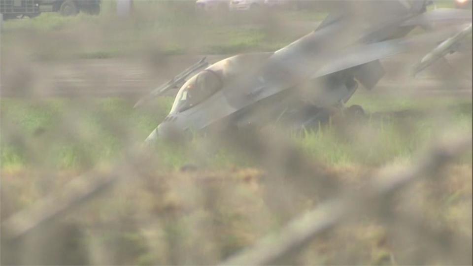 起飛前起落架意外收起 F-16V戰機輕損