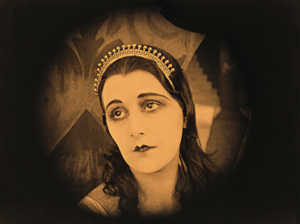 (Film still courtesy of Friedrich Wilhelm Murnau Foundation)