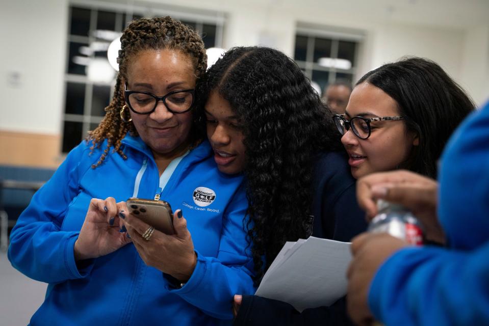 Midnight Golf Founder and President Renee' Fluker, left, talks with Cassidy Dickerson, 17, of Detroit, and Alexa Thomas, 17, of Franklin, during the Midnight Golf Program at Marygrove Conservancy in northwest Detroit, Tuesday, Feb. 7, 2023.