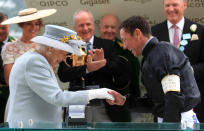 The Queen congratulates Jockey Frankie Dettori after winning the Gold Cup.<em> [Photo: PA]</em>