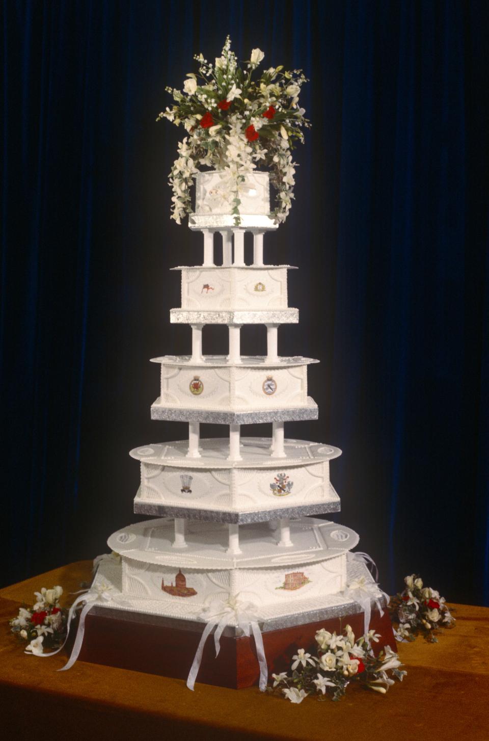 The wedding cake on display at Charles & Diana Royal Wedding, 29th July 1981 (Getty Images)