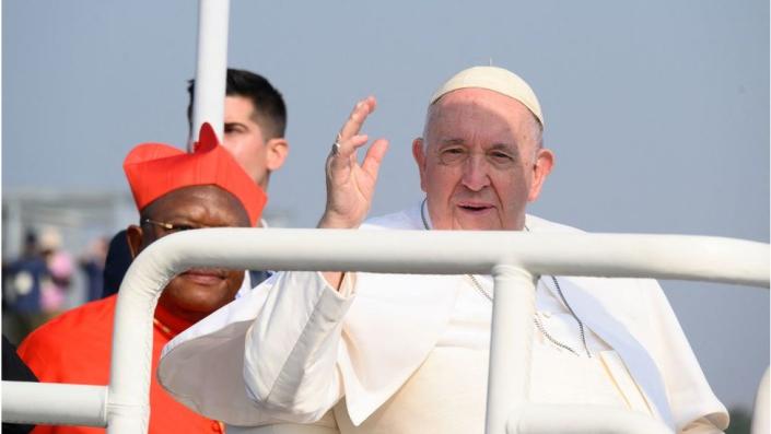 Pope in Kinshasa waving