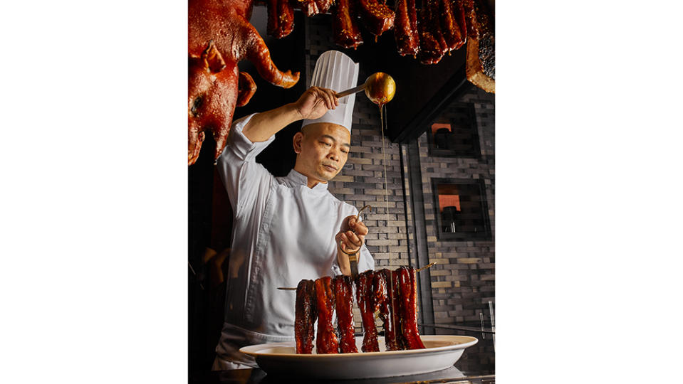 Chef Liu Guokun glazing char sui at Yu Ting Yuan at Four Season
