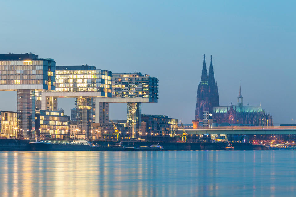 Rhein, Dom und Kölsch: Köln hat einiges zu bieten, allen voran gut bezahlte und zufriedene Mitarbeiter. Mit einem Wert von 3,49 schafft es die Metropole im Rheinland auf Platz 8.