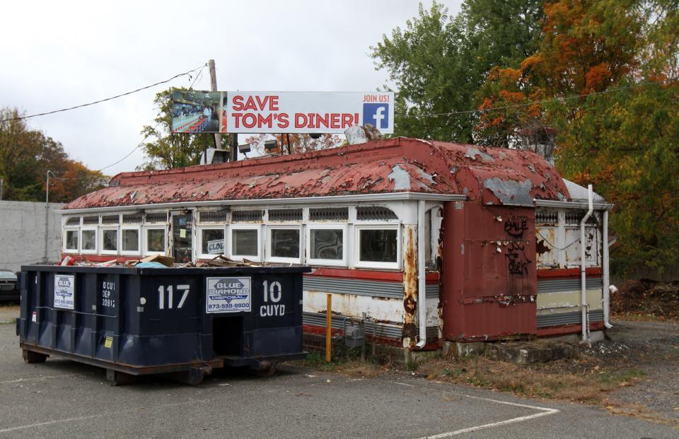 Exterior of Tom's Diner, located near the old Ledgewood Circle on Route 46, in Roxbury, NJ Wednesday October15, 2014.  Staff photo Tanya Breen  MOR 1015 Save Toms Diner