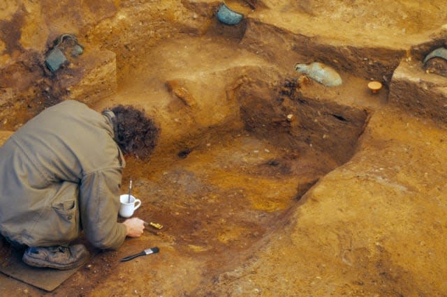 Anglo-Saxon burial site found under roadside verge like 'Tutankhamun's tomb'