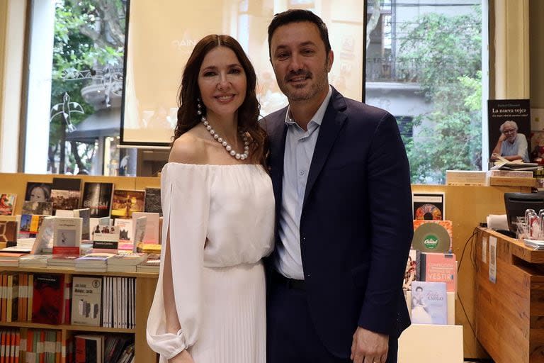 Cristina Pérez junto a Luis Petri