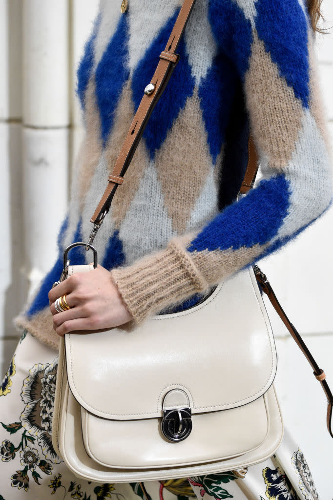 <p>A white satchel bag from the Tory Burch FW18 show. (Photo: Getty Images) </p>