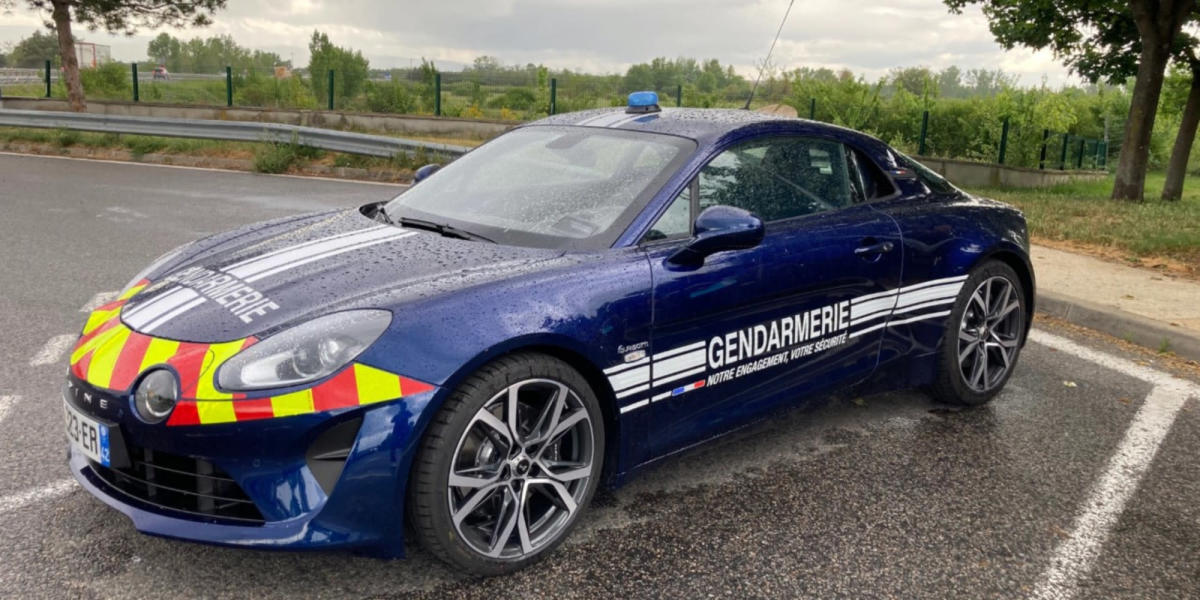 The Alpine A110, the new lethal weapon of the French gendarmes