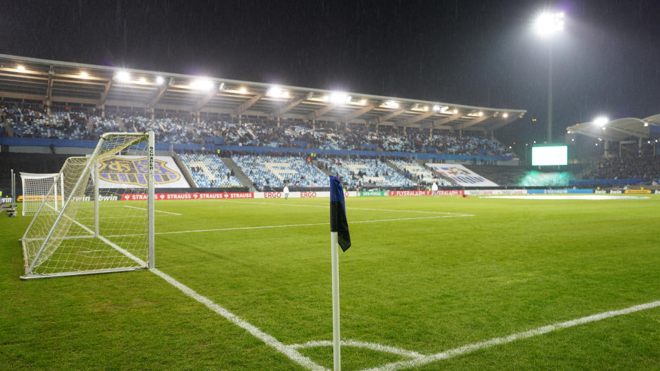 SAARBRUECKEN, GERMANY - Der Ludwigspark vor dem Duell 1. FC Saarbrücken gegen Borussia Mönchengladbach (Photo by Andreas Schlichter/Getty Images)