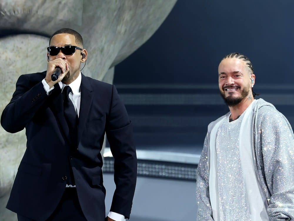 Will Smith performt "Men in Black" auf der Bühne. (Bild: getty/Arturo Holmes / Getty Images for Coachella)