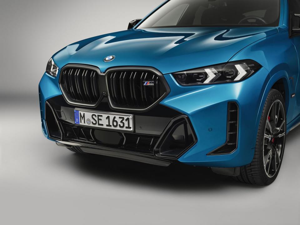 View Photos of the 2024 BMW X6
