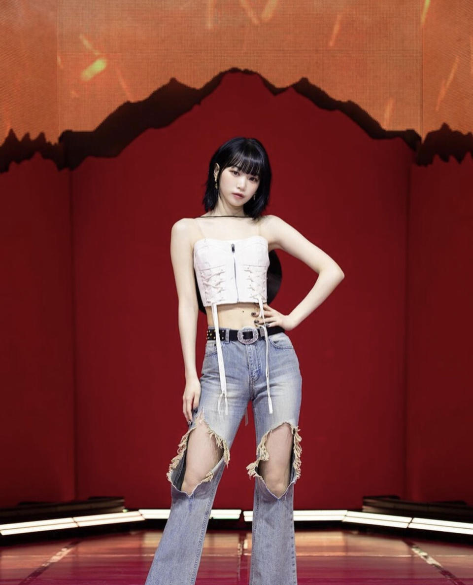 Le SSerafim's Chaewon in a corset top from 2000 Archive.