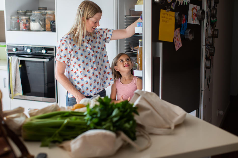 Risparmio energetico, come cucinare riducendo i consumi: tutti i trucchetti (foto: Getty Images)