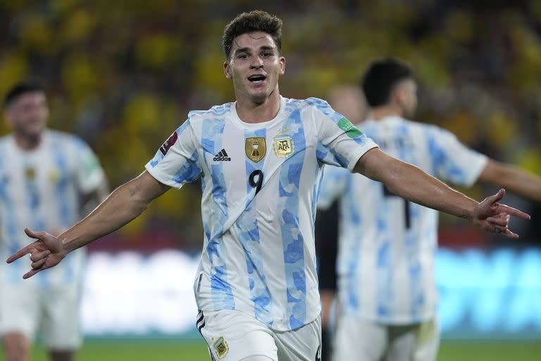 Julián Álvarez convirtió su único gol con la Argentina en el último partido de Eliminatorias al Mundial de Qatar 2022 frente a Ecuador. - Créditos: @TyC Sports