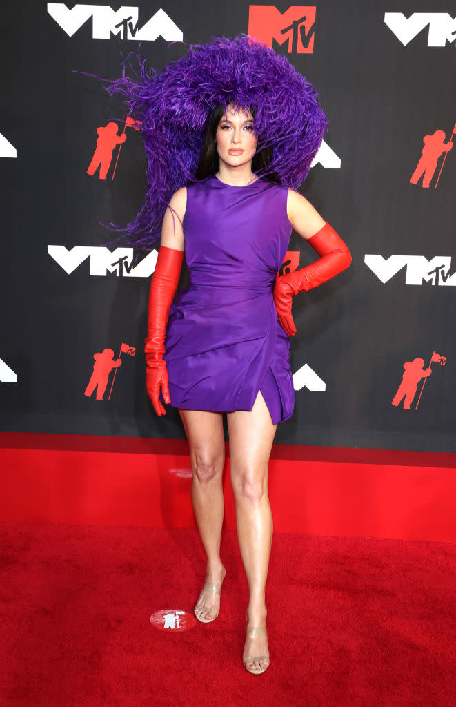 Kacey Musgraves ensured all eyes were on her in this oversized purple hat. (Getty Images)