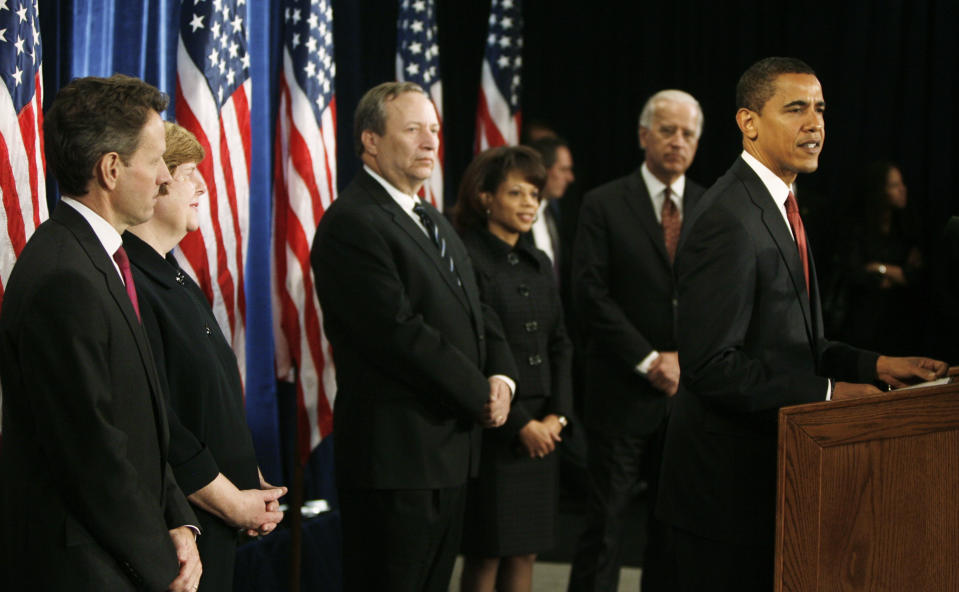 U.S. President-elect Barack Obama (R) unveils his economic policy team during a new conference in Chicago November 24, 2008. From left are Treasury Secretary-designate Timothy Geithner, Council of Economic Policy-designate Christina Romer, National Economic Council Director-designate Lawrence Summers, Domestic Policy Director-designate Melody Barnes, Vice President-designate Joe Bidenand Obama. REUTERS/Jeff Haynes    (UNITED STATES)