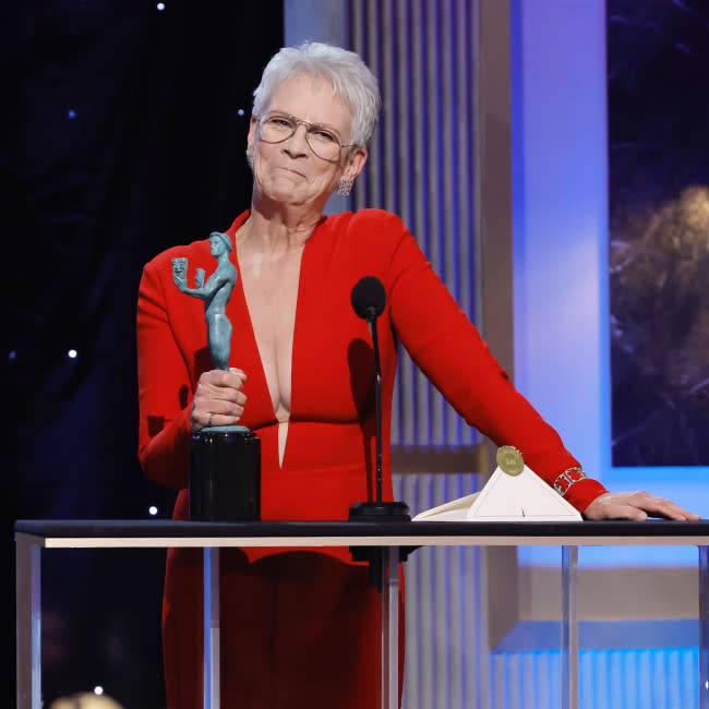 Jamie Lee Curtis sabe la razón la que Schwarzenegger pensó que sería raro besarla en 'Mentiras Verdaderas' credit:Bang Showbiz