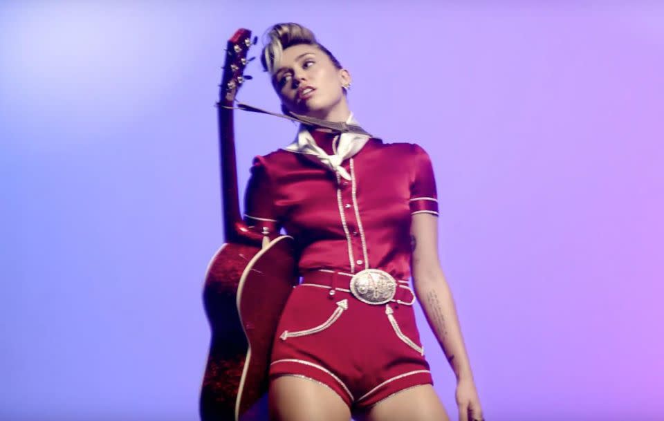 Miley looks HOT. Source: YouTube / Vevo